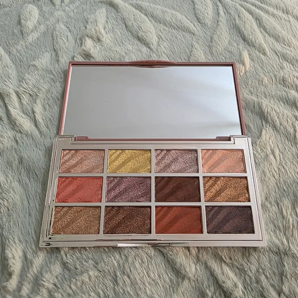 Ciaté London 'The Velvet' Palette - Picture 4 of 4